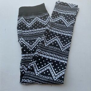 Pink Republic Black and White Geometric Leggings